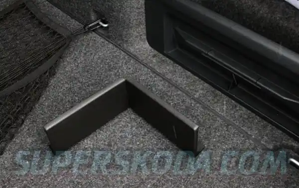 Pouze Dnes Škoda Roomster - Flexibilní držák do kufru