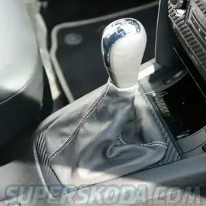 Časově Omezené Škoda Yeti - Kompletní řadička s bílím prošitím M5