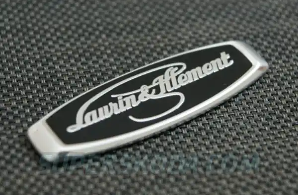 Škoda Superb II - Logo na blatník Laurin Klement Výhodná Nabídka