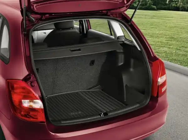Škoda Fabia II hatchback - Gumový koberec do kufru s logem FABIA Speciální Cena