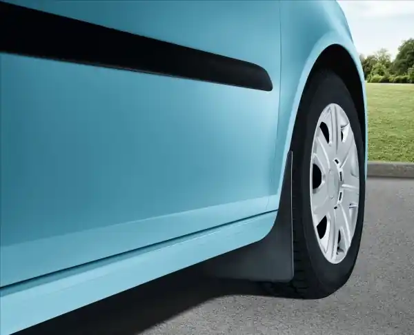 Škoda Fabia II - Přední zástěrky Víkendová Akce