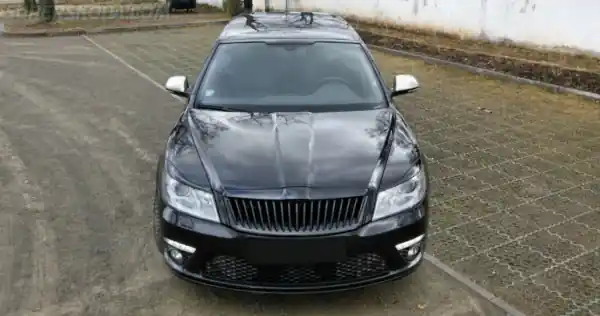 Škoda Octavia II 04-12 - Clona předního okna Must-Have