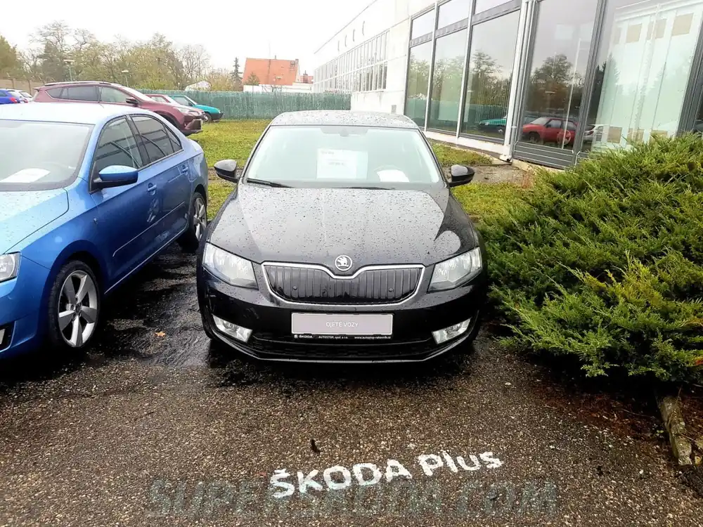Cenová Bomba Škoda Octavia III před faceliftem - zimní clona přední masky KI-R ČERNÝ LESK