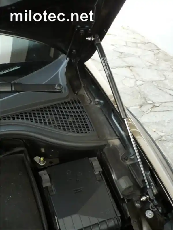 Super Cena Škoda Yeti - Plynová vzpěra kapoty motoru