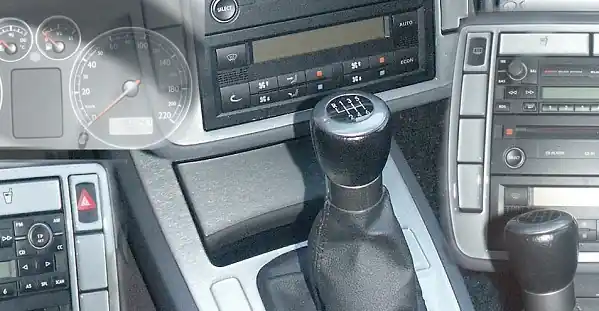 Škoda Superb - Dekor středového panelu - exkluzivní, stříbrný, mech. klima Rychlé Dodání