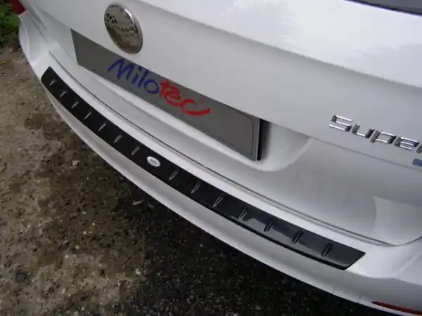 Škoda Fabia II - Práh pátých dveří s výstupky, ABS-černá metalíza Víkendová Akce