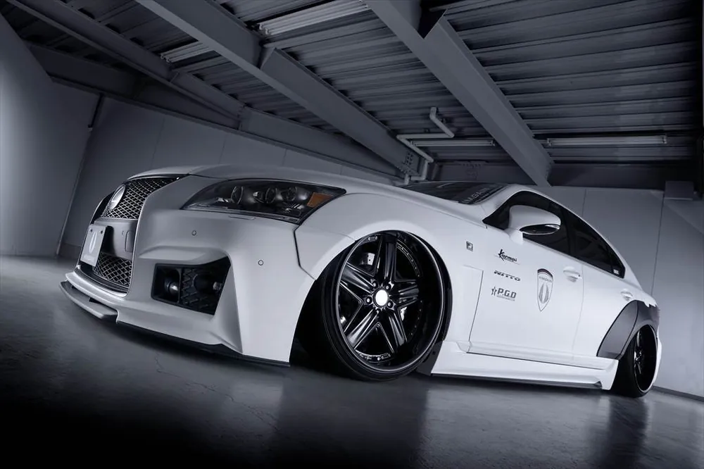 Tovární Cena Lexus LS F-Sport - sada pro rozšíření předních i zadních blatníků VIP GT od AIMGAIN