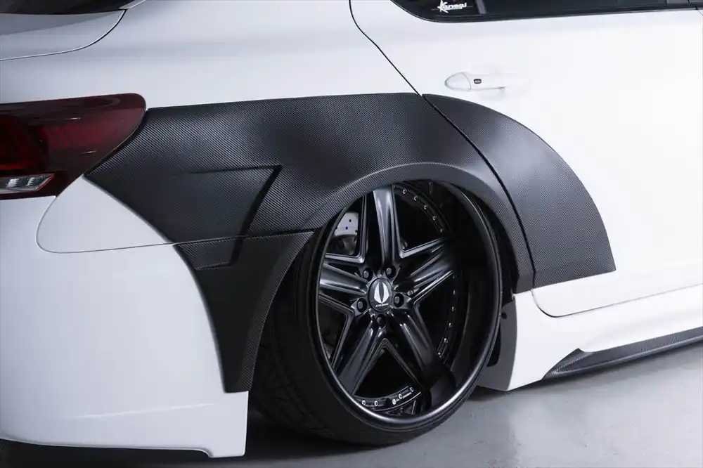Lexus LS F-Sport - zadní rozšíření blatníků z karbonu VIP GT od AIMGAIN Časově Omezené
