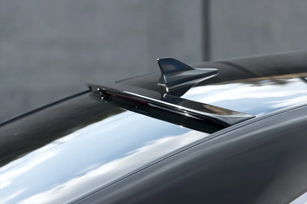 Lexus LS - křídlo nad zadní okno VIP od AIMGAIN Horká Nabídka