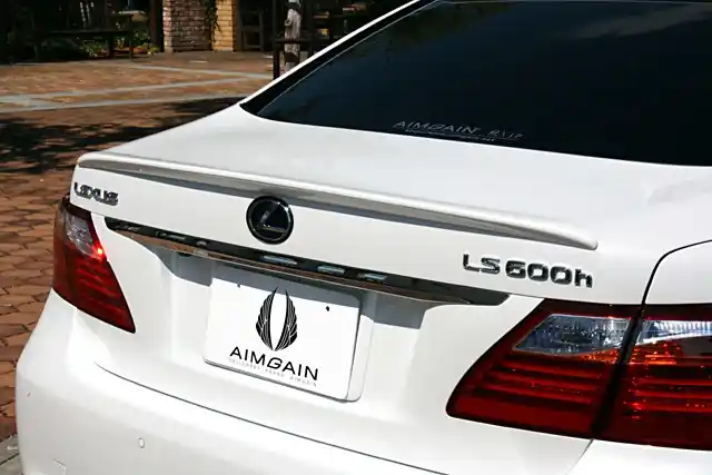 Lexus LS 600h - odtrhová hrana kufru VIP od AIMGAIN Ověřený