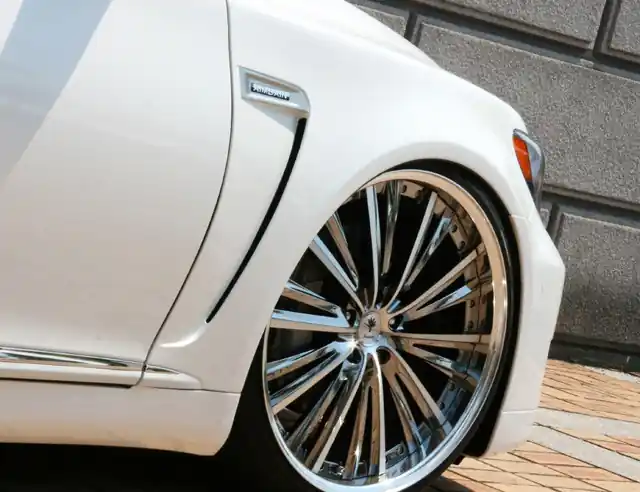 Super Cena Lexus LS 600h - přední blatníky VIP od AIMGAIN