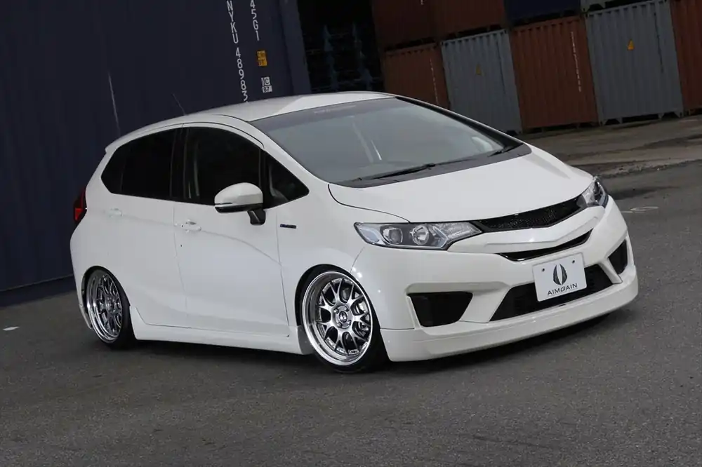 Oblíbený Honda Fit - body kit EXE od AIMGAIN 3-dílný set