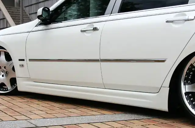 Nissan Fuga Y50 - kryty prahu GENERATION od AIMGAIN Kup Teď