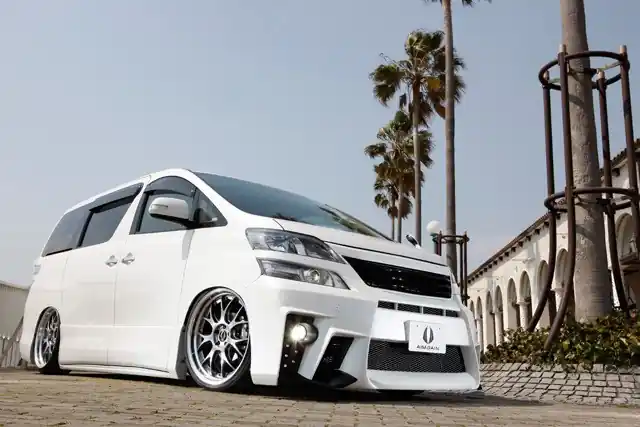 Toyota Vellfire - body kit GRAND od AIMGAIN 4-dílný set Horká Nabídka