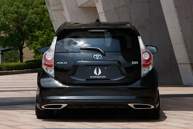 Pouze Dnes Toyota Aqua - zadní nárazník VIP od AIMGAIN