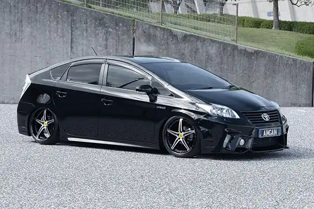Cenová Bomba Toyota Prius 30 - body kit VIP GT od AIMGAIN 4-dílný set