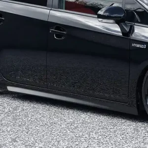 Poslední Šance Toyota Prius 30 - kryty prahu VIP GT od AIMGAIN