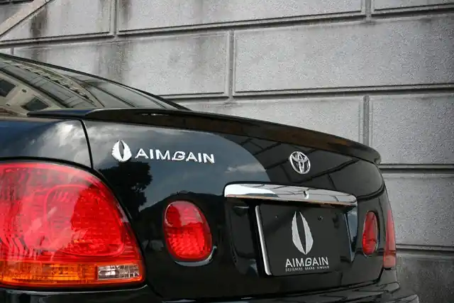 Toyota Aristo 16 - odtrhová hrana na kufr CYGNUS od AIMGAIN Značkový