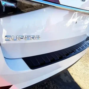 Superb III Combi Facelift 2019+ kryt nárazníku GLOSSY BLACK Zlevněný