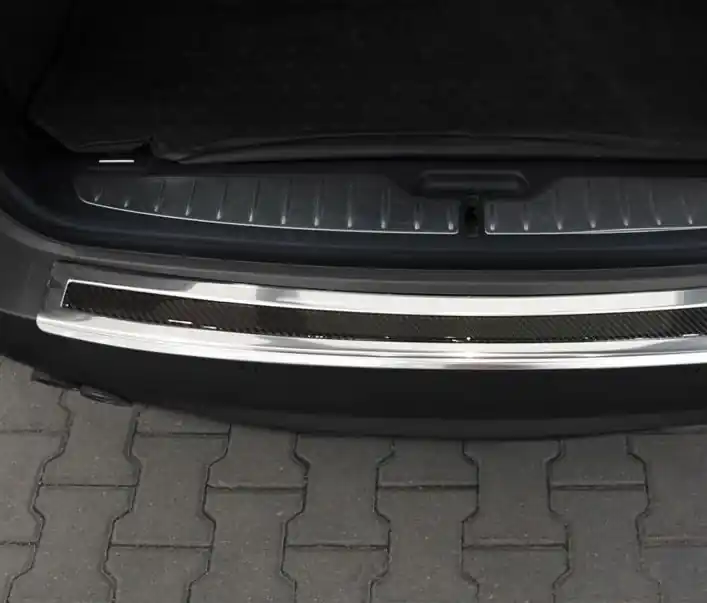 Nerezový kryt prahu zadních dveří BMW 5 F11 Combi (2009 - 2017) - BLACK CARBON - Avisa Top Prodej