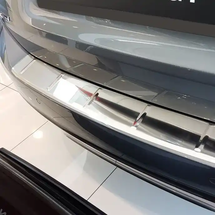 Nerezový kryt prahu zadních dveří BMW 6 G32 GT (od roku 2017>) - Avisa 2/35412 Výhodná Nabídka