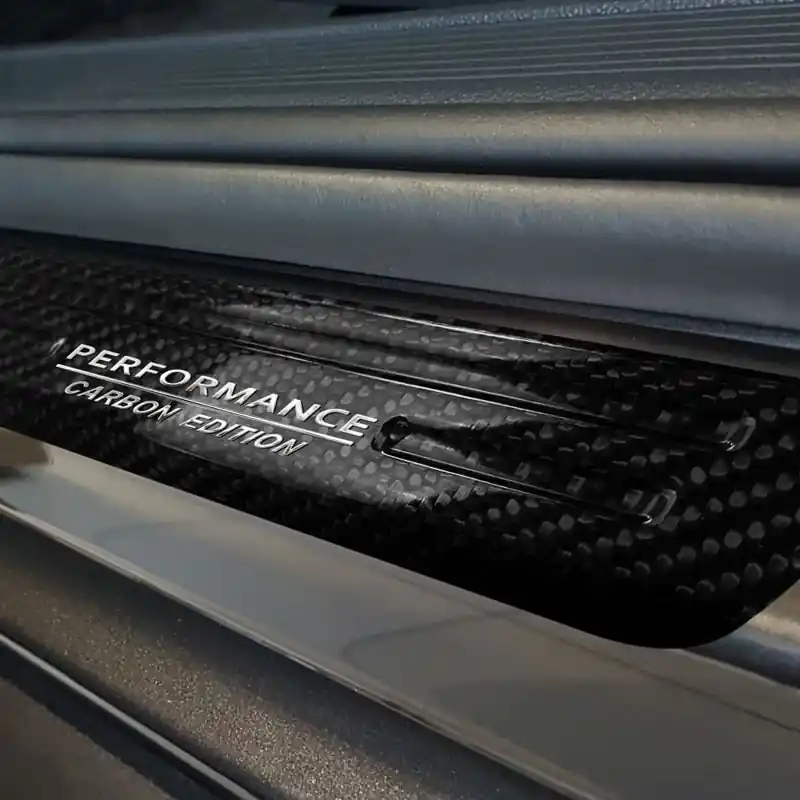Zlevněný Prahové karbonové lišty Volkswagen Passat B8 Sedan (od roku 2014>) - Performance Carbon Edition - Avisa
