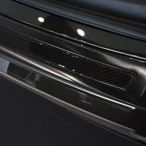 Sleva Nerezový kryt prahu zadních dveří BMW X6 F16 (2014 - 2019) karbon - Avisa 2/44053