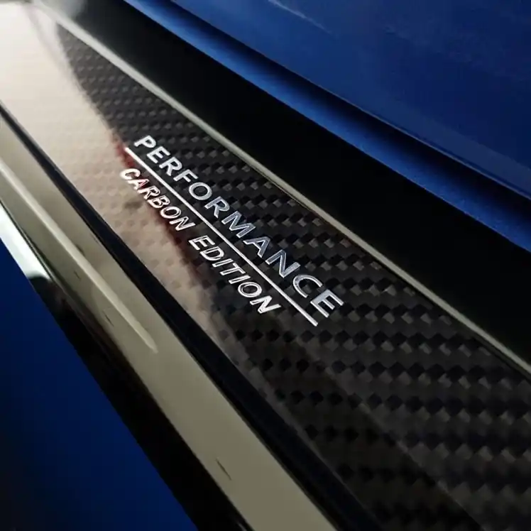 Nerezový kryt prahu zadních dveří BMW X1 F48 (2015 - 2022) - BLACK CARBON - Avisa Pouze Dnes