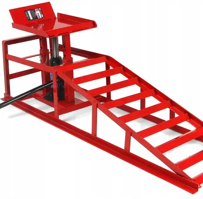 Aktuální Nájezdová kovová rampa s hydraulickým zvedákem 2000 kg MAR-POL, 1 ks