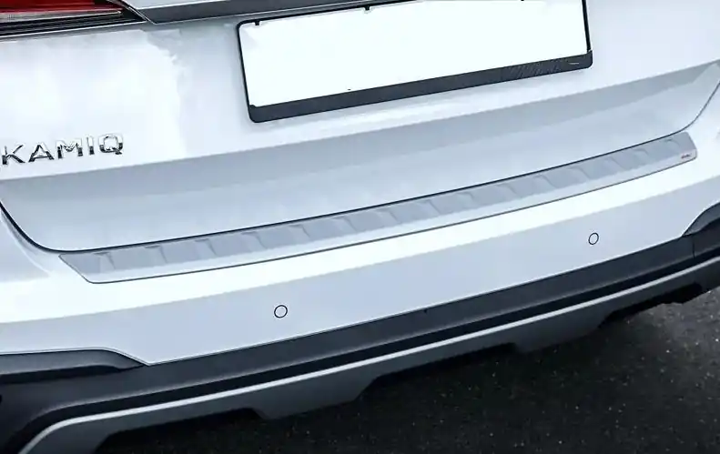 Škoda Kamiq Facelift - práh pátých dveří - stříbrný mat Cenová Bomba