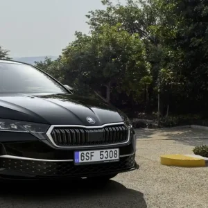 Škoda Octavia IV - Spoiler předního nárazníku SPORTLINE v barvě F9R Ihned K Objednání