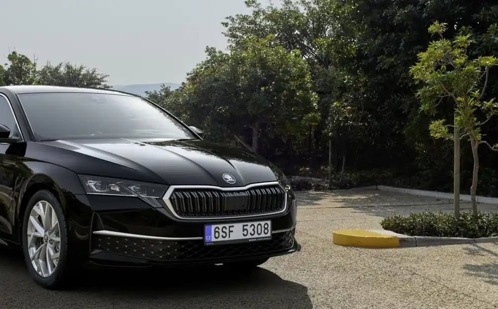 Škoda Octavia IV - Spoiler předního nárazníku SPORTLINE v barvě F9R Ihned K Objednání
