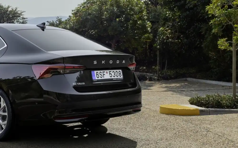 Novinka Škoda Octavia IV - Spoiler zadního nárazníku SPORTLINE v barvě F9R