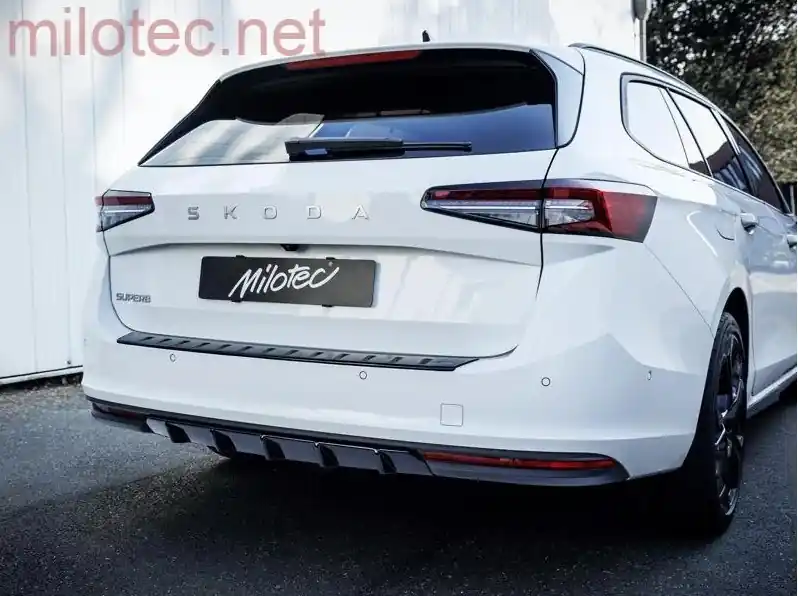 Nízká Cena Škoda Superb IV Limo/Combi r.v. 2024- - difuzor zadního nárazníku, černý lesklý ‘‘klavírlak‘‘
