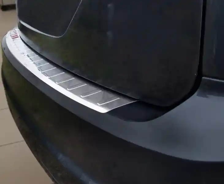 Zlevněný Nerezový kryt prahu zadních dveří Ford Focus II Hatchback Facelift (2008 - 2012) - 5 dveřový model - Avisa